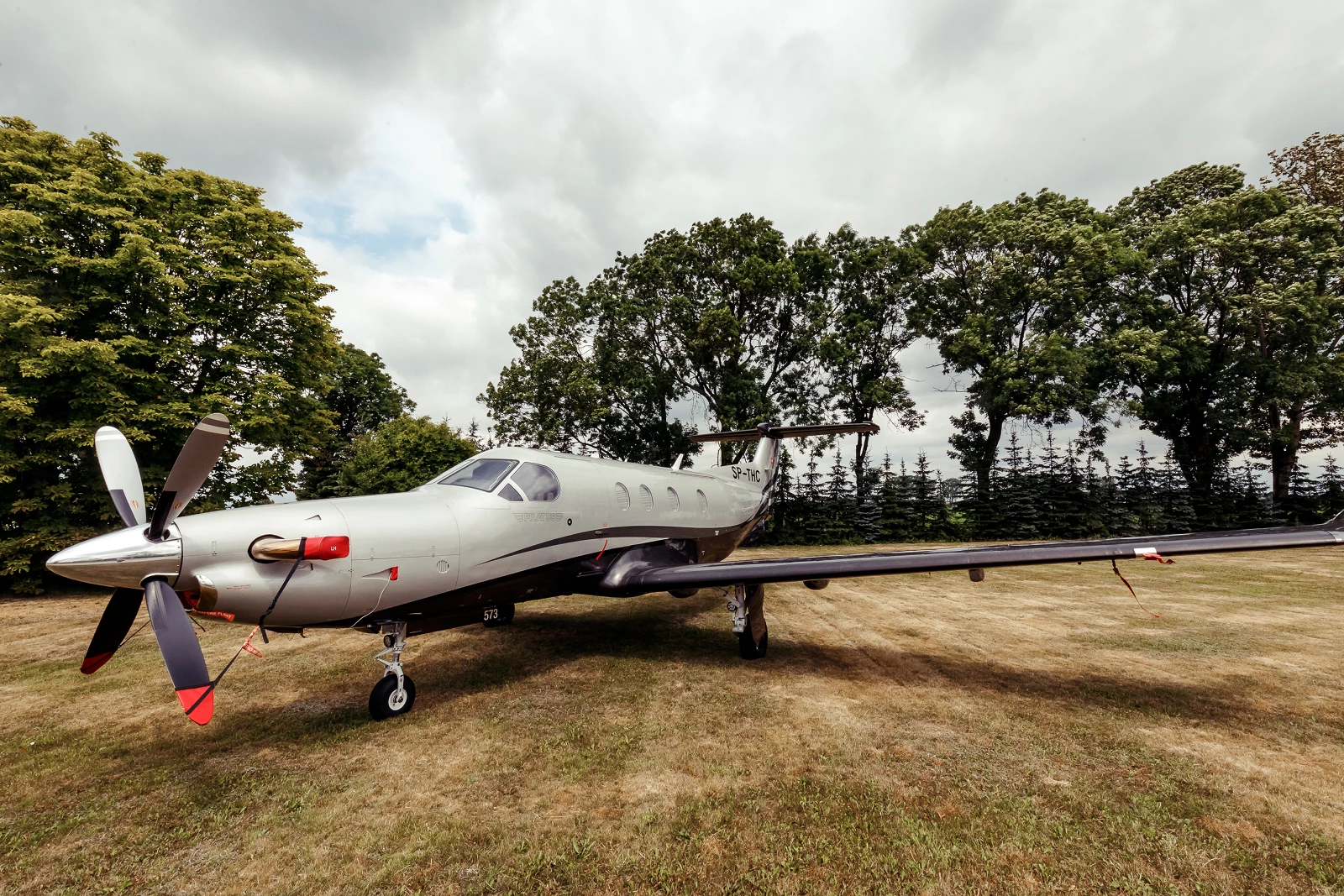 Pilatus PC-12 (5).jpg