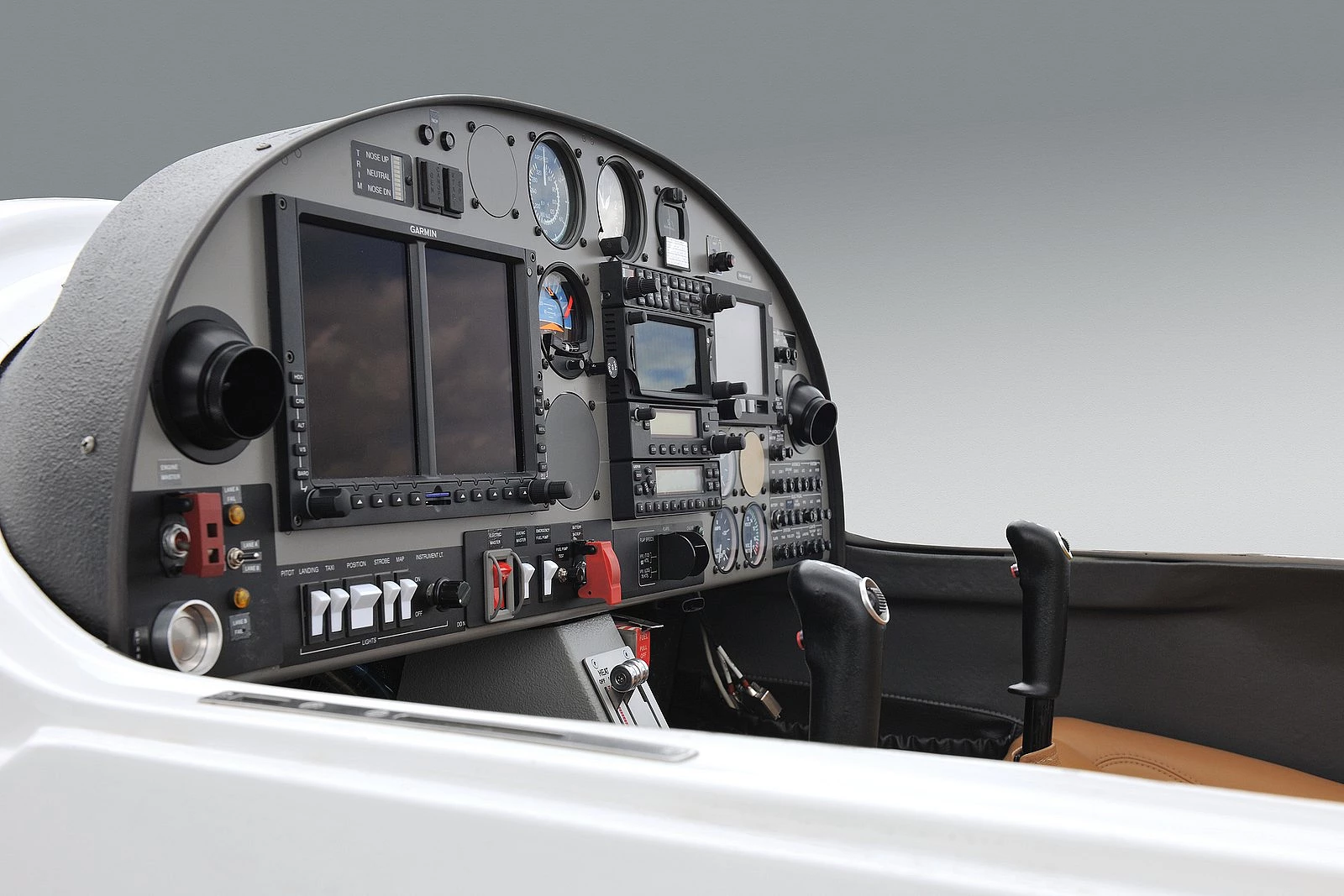 csm_DA20i_Highlight-2_Propulsion-and-Avionics_Bild-3_4a96c977ec.jpg [211.20 KB]