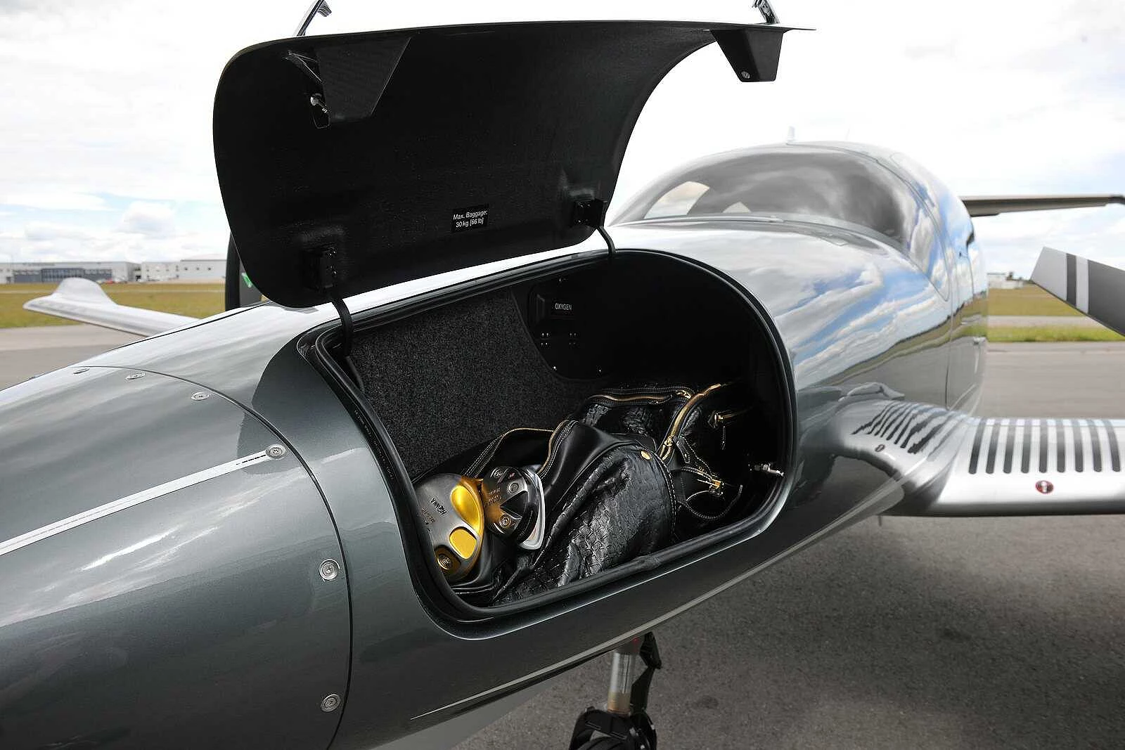 csm_DA62_Highlight-2_Airframe_Bild-1-Nose-compartment_7b32552d13.jpg