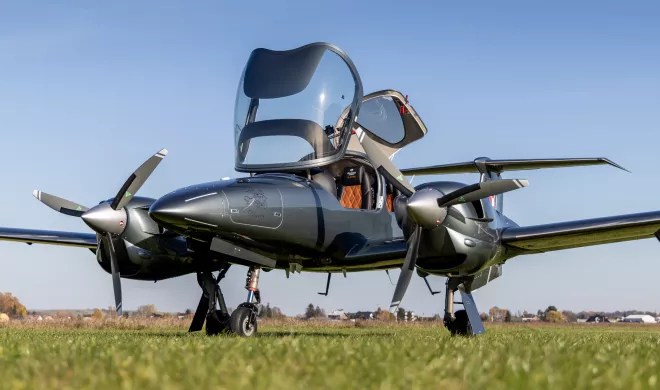 Societe De Construction D'Avions De Tourisme Et D'Affaires 48. Socata TB10, photo 1