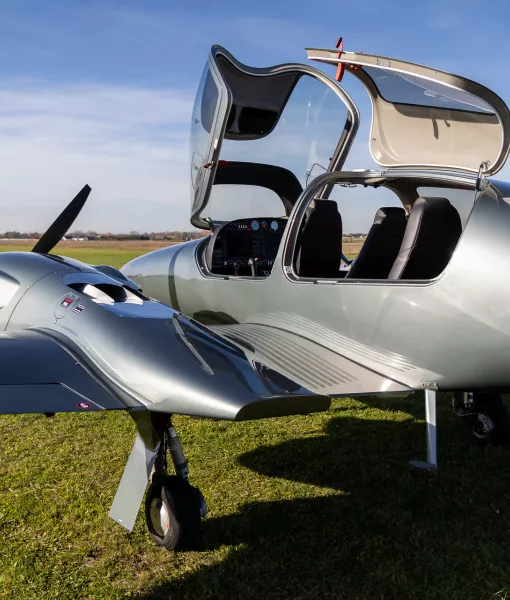 Societe De Construction D'Avions De Tourisme Et D'Affaires 48. Socata TB10, photo 4