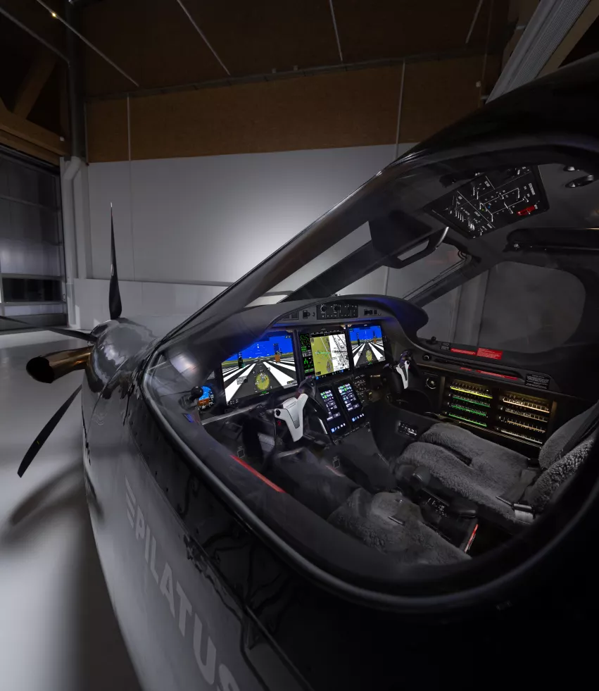 PC-12 PRO Exterior Cockpit III.jpg