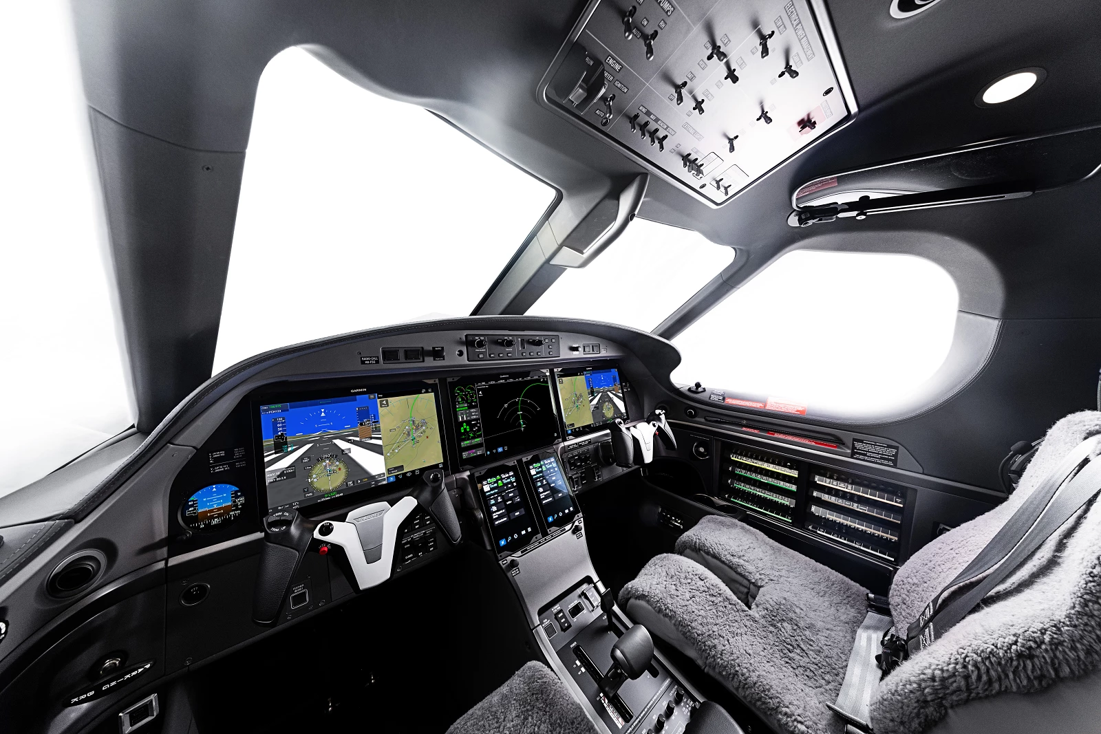 PC-12 PRO Cockpit V.jpg