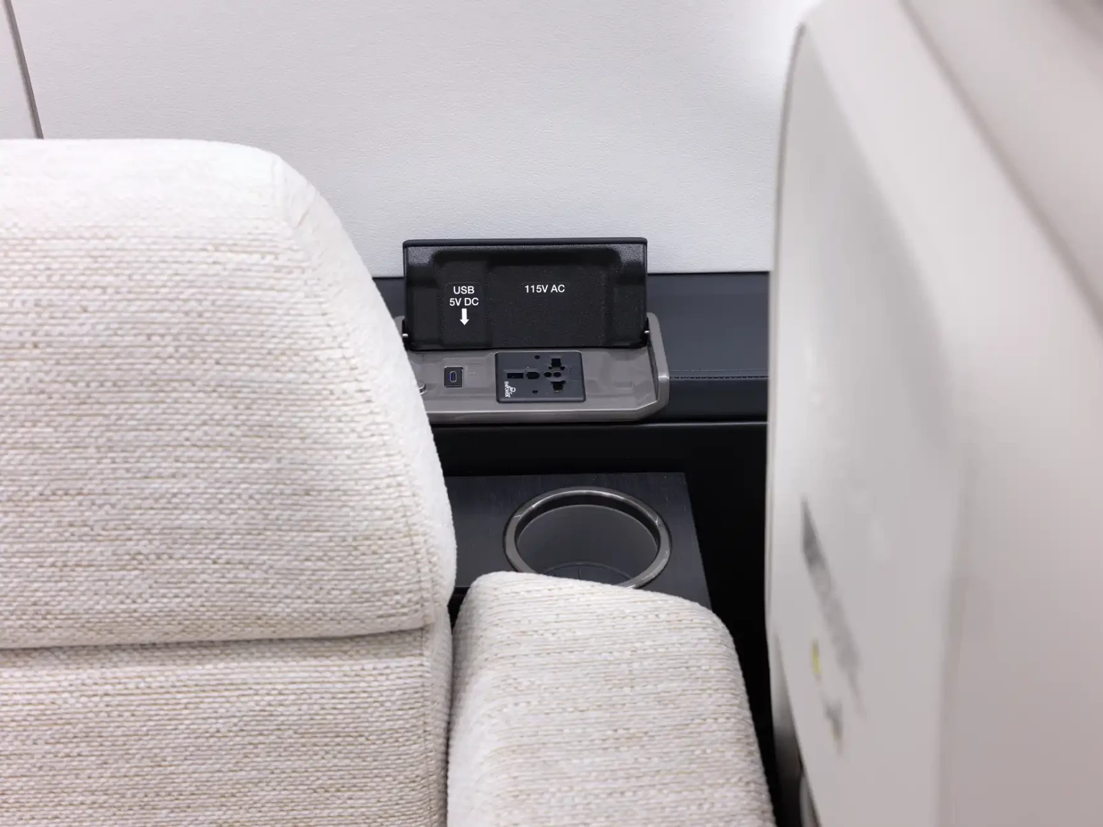 PC-24_Cabin_6.webp