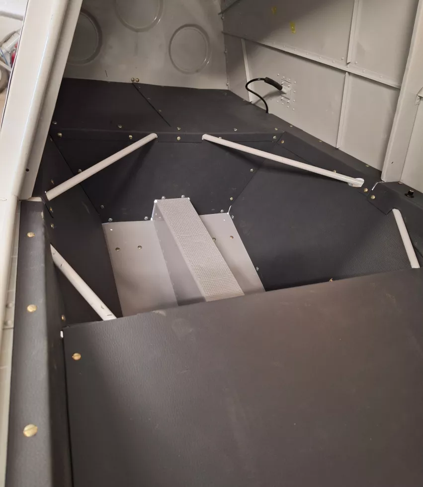 osłony w kabinie mechanika zamontowane na gotowo.jpg