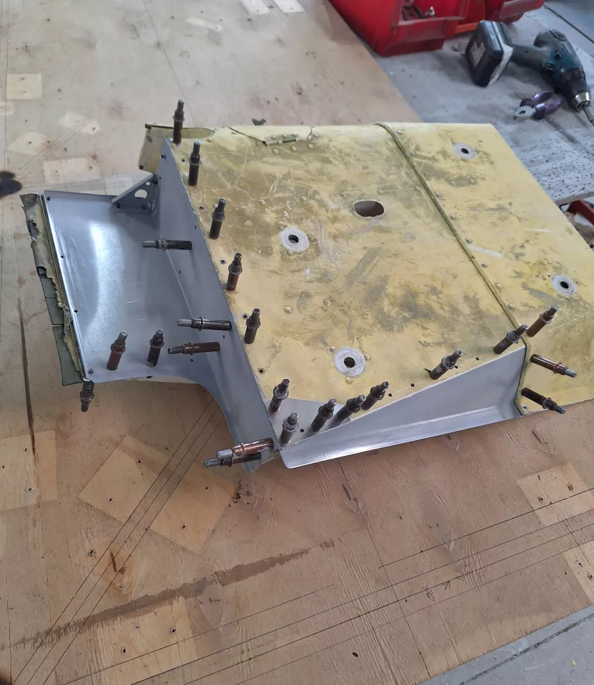 Naprawa dolnej lewej osłony zbiornika ma chemię.jpg