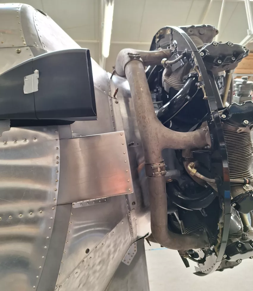 Kolektor wydechowy i osłony przedziału agregatów - prawa strona.jpg