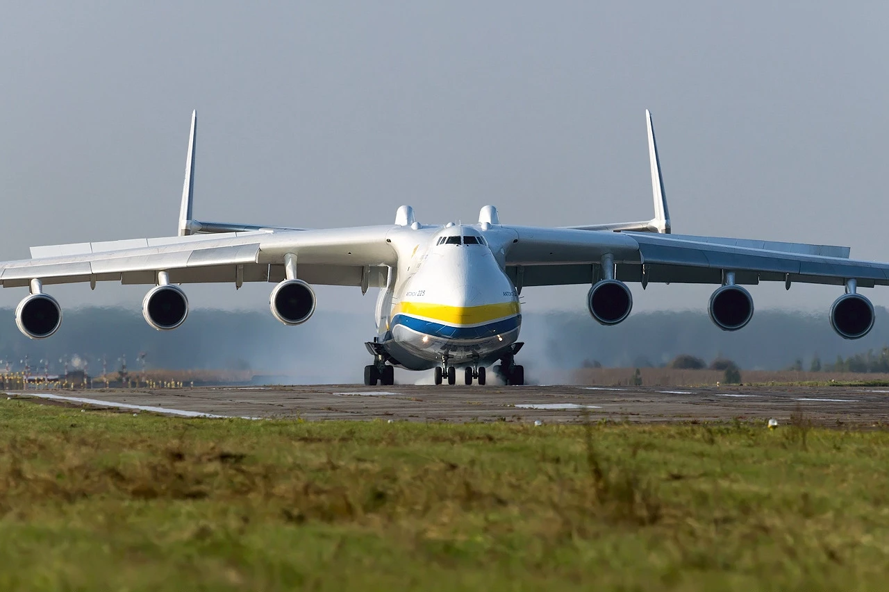 Antonov_An-225_Mriya,_Antonov_Design_Bureau_AN2191904.jpg [298.10 KB]