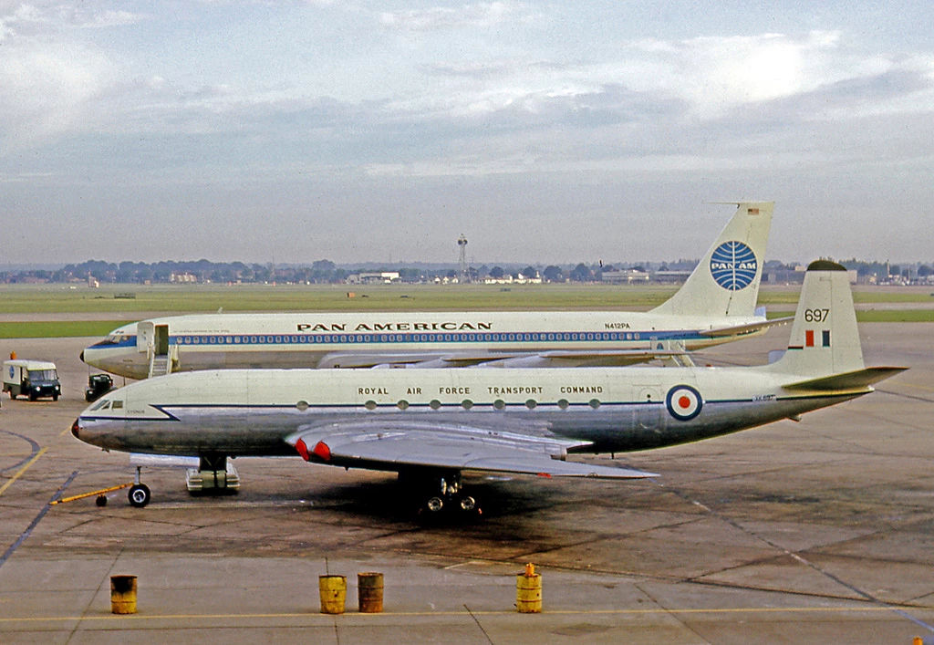 DH.106_Comet_C.2_XK697_216_Sq_LHR_21.06.65_edited-3.jpg [288.64 KB]
